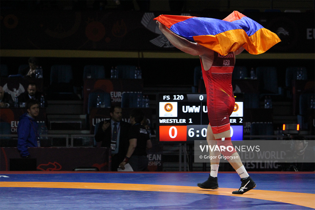 armenian wrestling 11 - Արթուր Ալեքսանյանի պարգևատրումը և չեմպիոնական գոտեմարտը (տեսանյութ, լուսանկարներ)