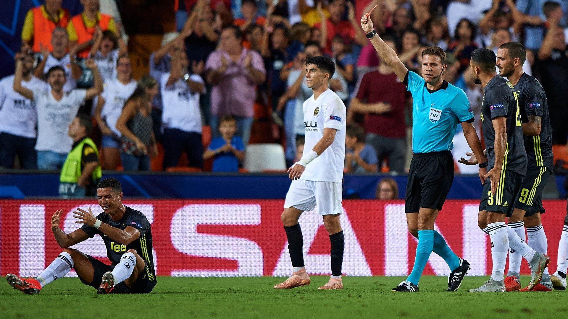 var would have helped referee in cristiano ronaldo red card massimiliano allegri 1 - ՈւԵՖԱ-ն կարգապահական վարույթ է հարուցել Ռոնալդուի դեմ