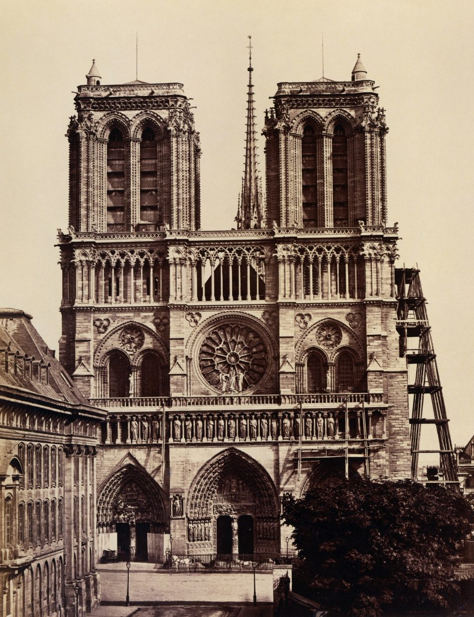 Edouard Baldus 2 min 960x1249 - Փարիզի Աստվածամոր տաճարը՝ հայտնի լուսանկարիչների օբյեկտիվում