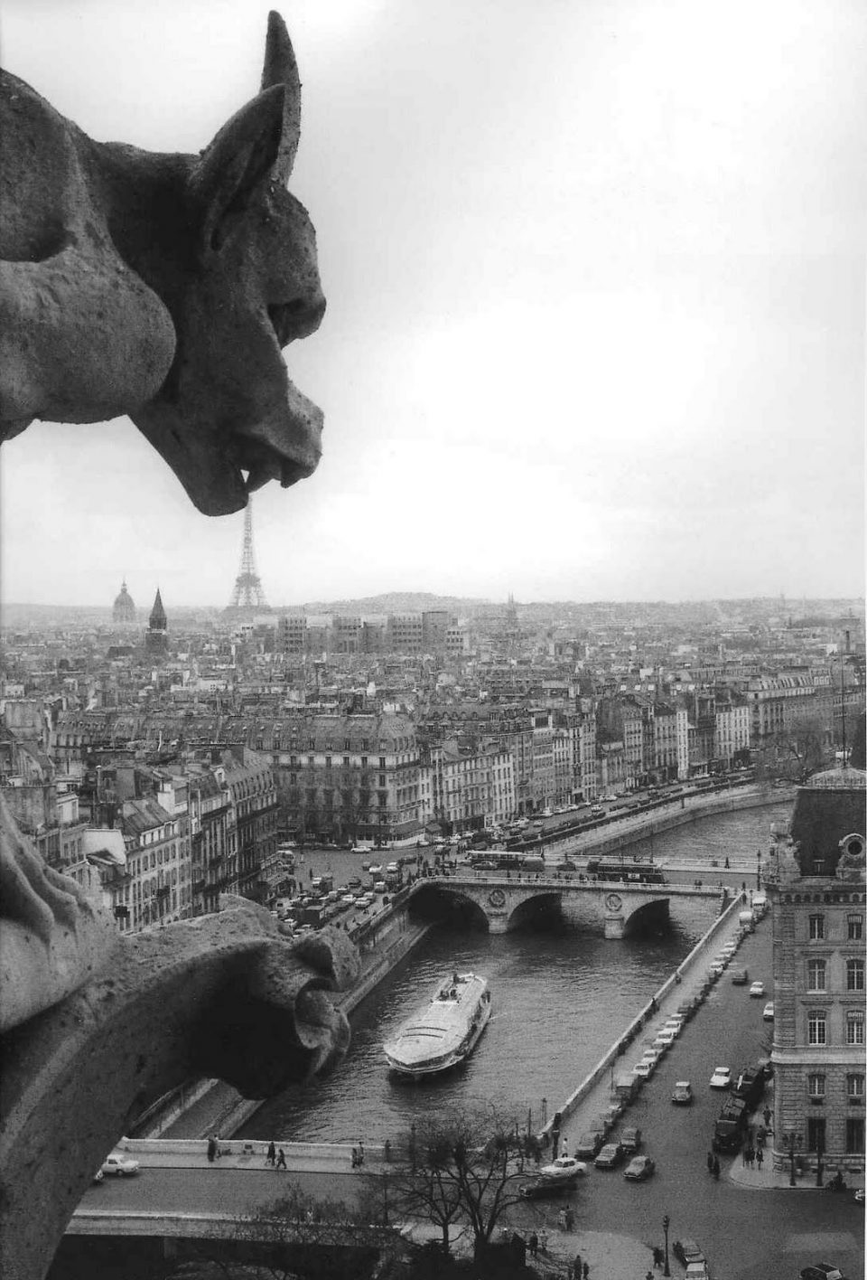 Robert Doisneau 960x1416 - Փարիզի Աստվածամոր տաճարը՝ հայտնի լուսանկարիչների օբյեկտիվում