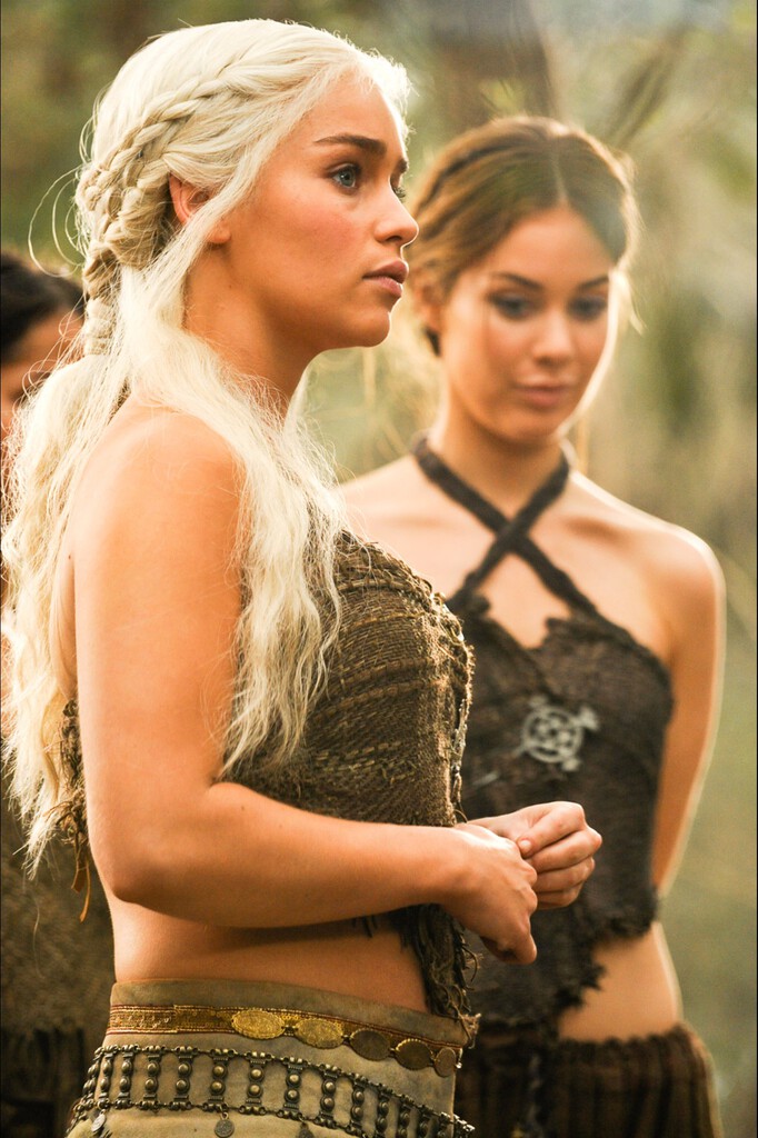 Daenerys Targaryen Season 1 daenerys targaryen 37248856 1333 2000 - Ահա թե ինչպես են փոխվել «Գահերի խաղի» հերոսները 8 եթերաշրջանների ընթացքում