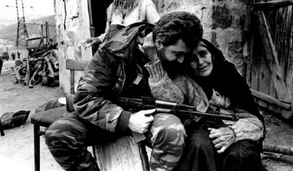 9f3f1be814d0b2b3e20ec494765a593b 13 - Հայ զինվորը ադրբեջանցի տատիկի գրկում... մի լուսանկարի պատմություն