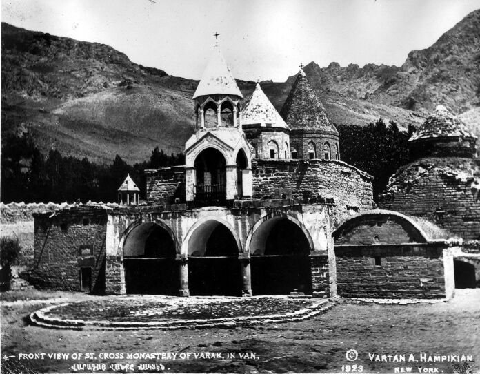 4   front view of st cross monastery of varak in van - Ավերված վանքը. Վարագավանք