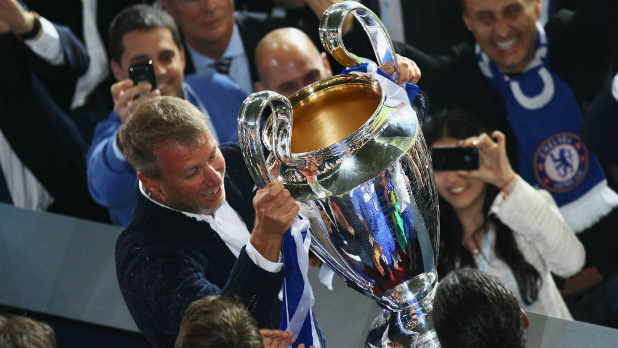 Roman Abramovich Champions League Winners Che 2966361 - Աբրամովիչի գահակալումը. Հիացավ Ռոնալդոյի հեթ-տրիկով և միջակ ակումբին գրանդ դարձրեց