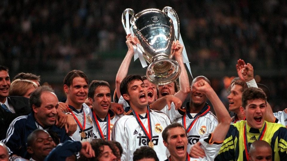 real madrid players celebrating after 2000 uefa champions league final in paris 960x540 - Նույն երկրի թիմերի եզրափակիչները ՉԼ-ում․ Դիտարժանության պակա՞ս, թե՞ անսահման դրամա․ ի՞նչ է եղել նախկինում