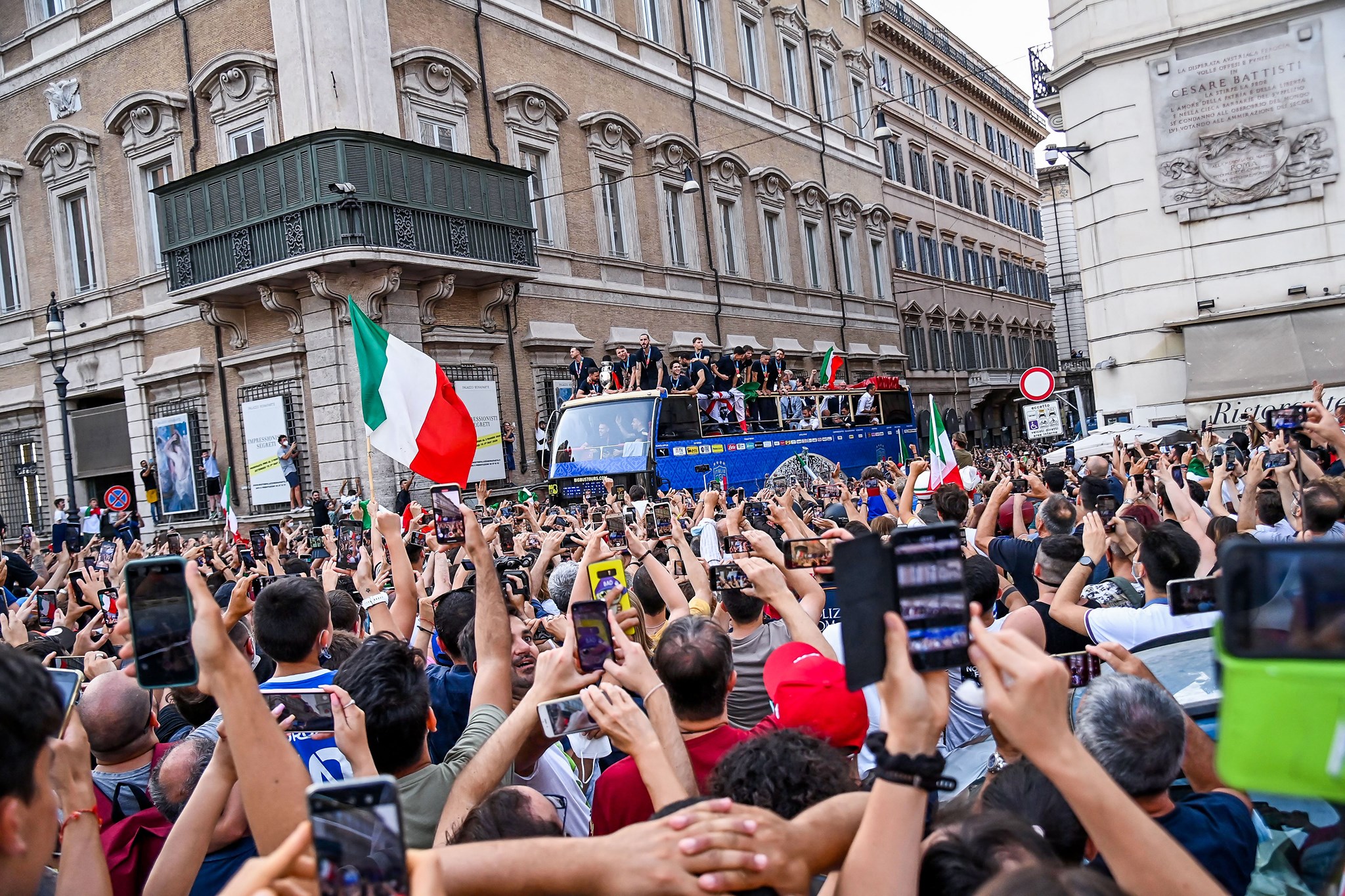 5 - Գավաթն արդեն Հռոմում է. Իտալիայի հավաքականը տոնում է չեմպիոնությունը (տեսանյութ, ֆոտոշարք)