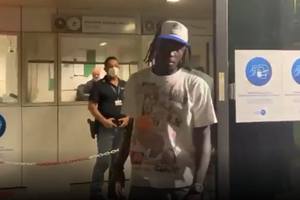 Moise Kean airport 768x512 1 - Մոյզե Քինը ժամանել է Իտալիա (տեսանյութ)