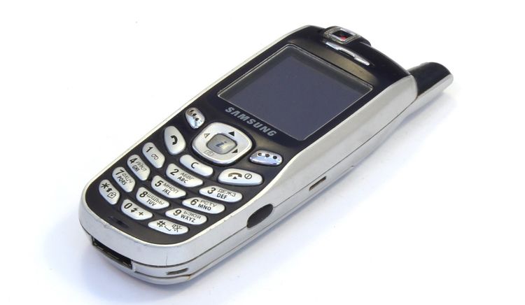 Old Samsung Phone - Samsung-ի հաջողության պատմությունը. մթերային խանութից մինչև տեխնոլոգիական հսկա