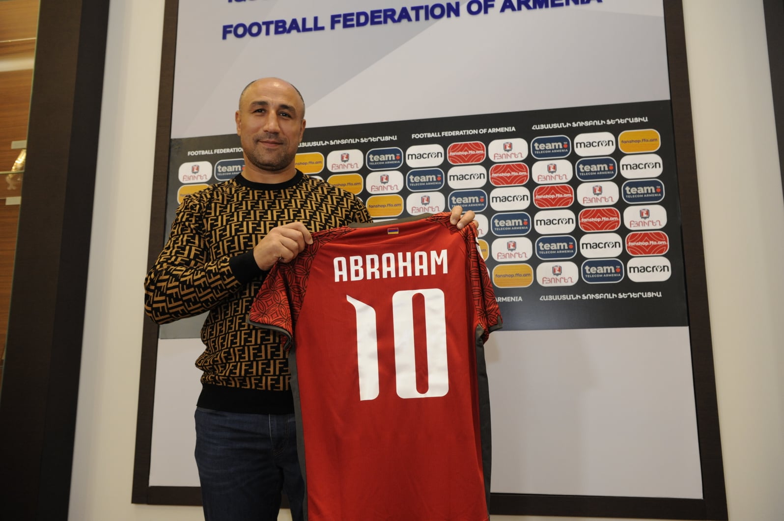 Աբրահամն այցելել է Հայաստանի ֆուտբոլի ֆեդերացիա ֆոտո - Արթուր Աբրահամն այցելել է Հայաստանի ֆուտբոլի ֆեդերացիա (ֆոտո)