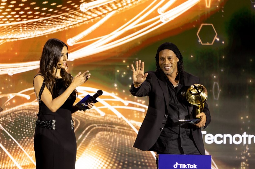 Ռոնալդինյոն Globe Soccer մրցանակաբաշխությանը