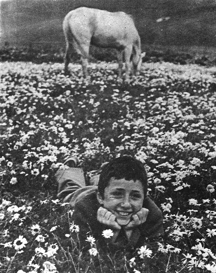 հարությունյան գագիկ 1970թթ տղան դաշտում ժելատին արծաթ garun 6 81 1 - Գագիկ Հարությունյան. լուսանկարիչ, որը փոխեց գեղարվեստական լուսանկարչության հանրային ընկալման ձևերը